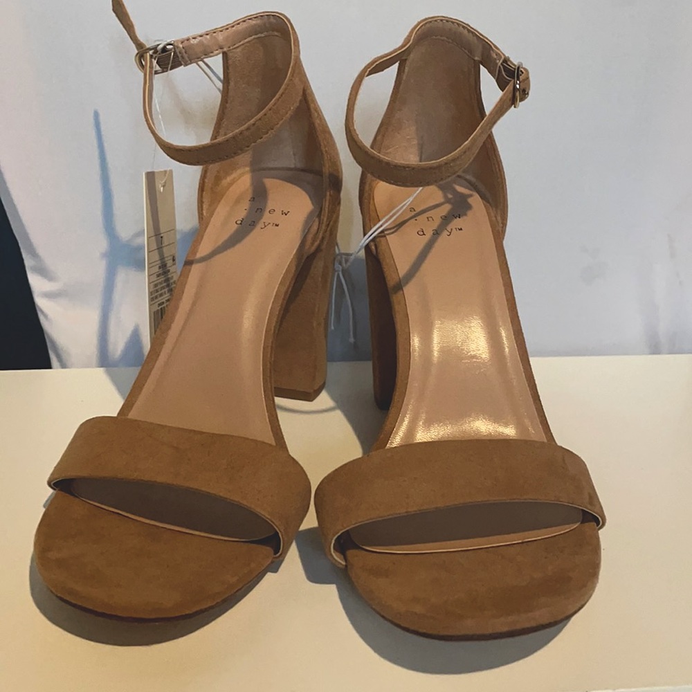 A new day TAUPE sandle block heels 7.5